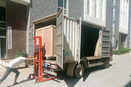 南昌客戶(hù)SMT設(shè)備專(zhuān)車(chē)送貨，貨到上門(mén)安裝調(diào)試