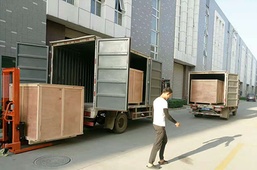 宜興客戶SMT設備專車送貨，貨到上門安裝調試