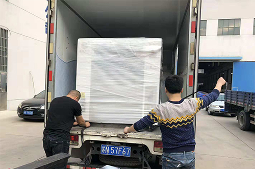 蘇州客戶SMT設(shè)備專車送貨，貨到上門安裝調(diào)試